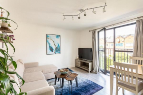 Bright Tideway Court Apartment